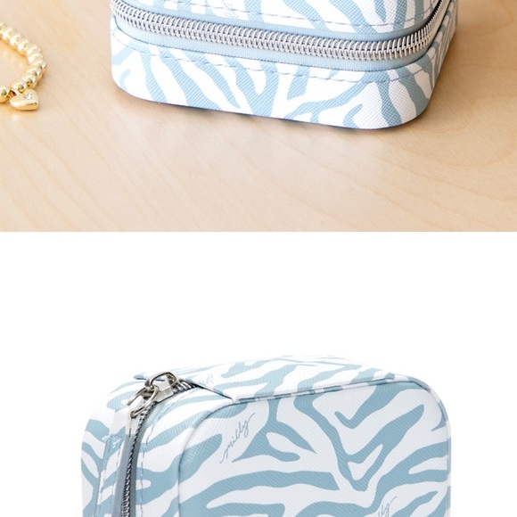 Milly Traveling Jewelry Case Blue & White Zebra Print NWT - Picture 9 of 14